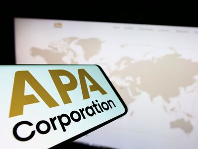 Is Wall Street Bullish or Bearish on APA Corporation Stock?